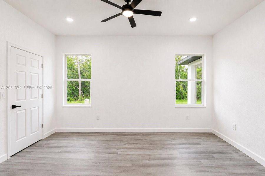 Spacious, unfurnished interior of a new home in , Sebring (Image 21).