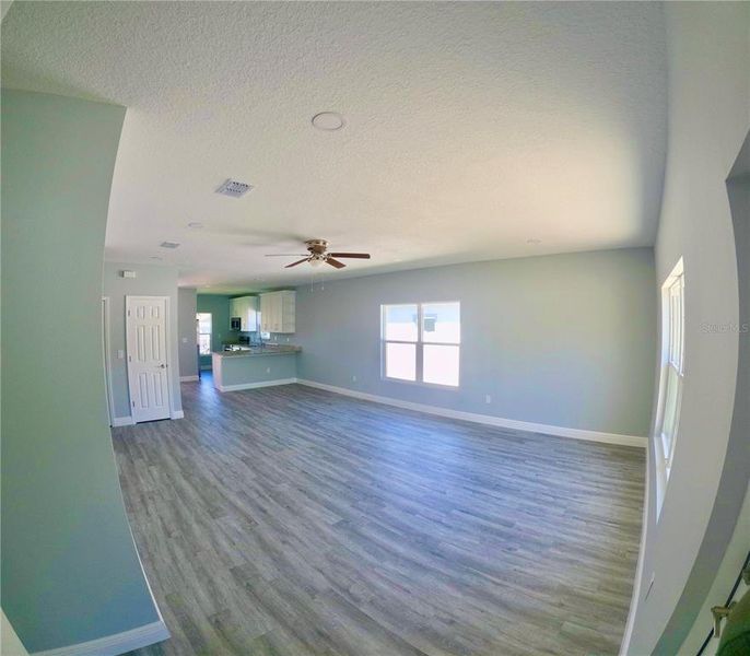 Spacious, unfurnished interior of a new home in , Tampa (Image 14).