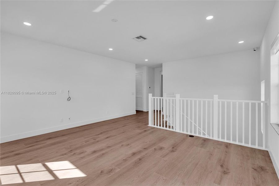 Spacious, unfurnished interior of a new home in Arden: The Waterford Collection, Loxahatchee (Image 56).