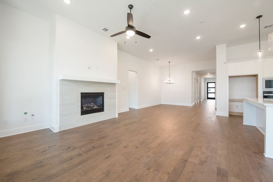 Spacious, unfurnished interior of a new home in Tavolo Park, Fort Worth (Image 21).
