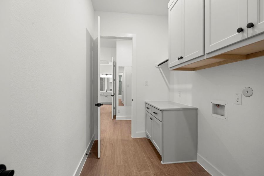 Furnished interior view inside a new home in Evergreen, Conroe (Image 16).