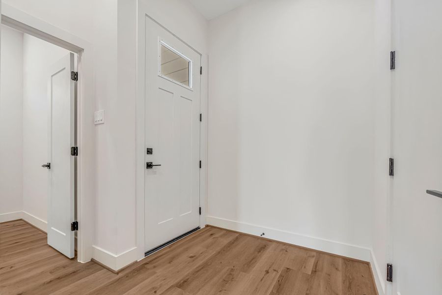 Spacious, unfurnished interior of a new home in , Houston (Image 33).