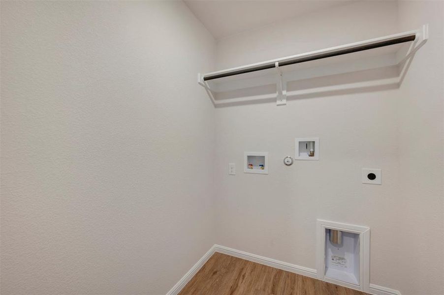Spacious, unfurnished interior of a new home in Tarrytown, Crowley (Image 18).
