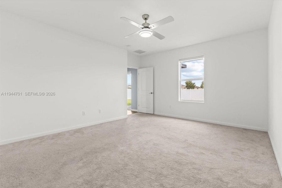 Spacious, unfurnished interior of a new home in , Fort Pierce (Image 26).