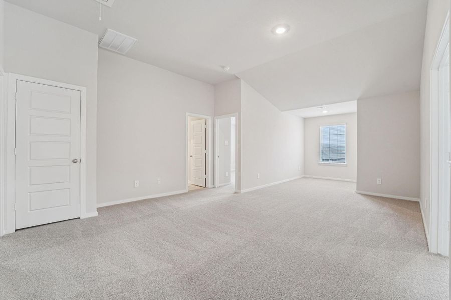 Spacious, unfurnished interior of a new home in Granger Pointe - Premier Series, Conroe (Image 36).