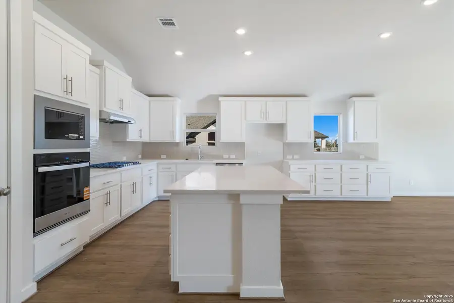 Furnished interior view inside a new home in Meyer Ranch, New Braunfels (Image 6). Furnished interior view inside a new home in Meyer Ranch, New Braunfels (Image 6).