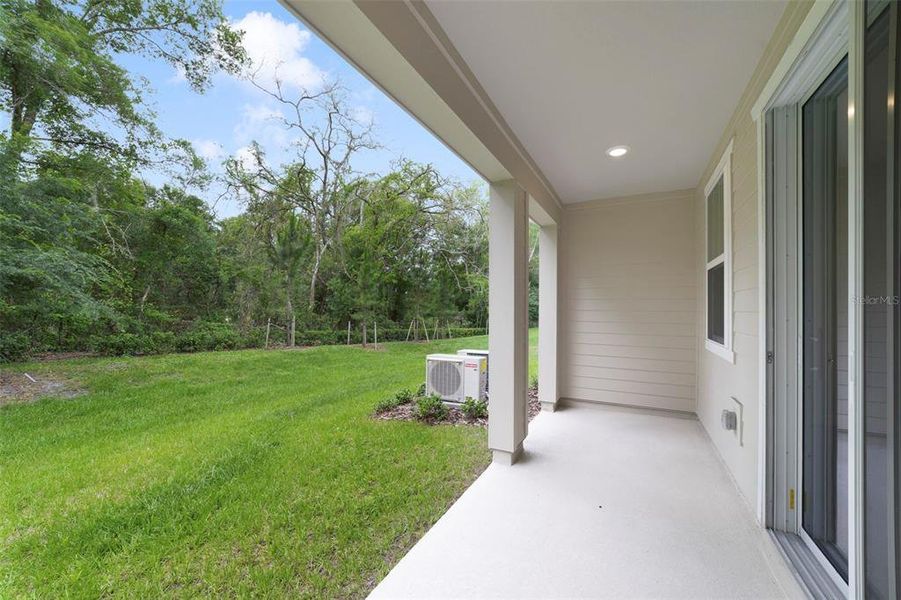Exterior details and patio area of a home in Towns at Greenleaf, Oviedo (Image 17).