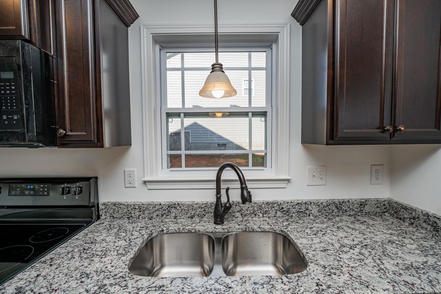 Representative interior finishes for a home built from the Sumter by Enchanted Homes in Lonesome Dove, San Antonio (Image 26).