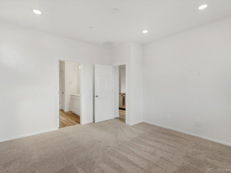 Spacious, unfurnished interior of a new home in Buffalo Highlands: The Flora Collection, Commerce City (Image 11).