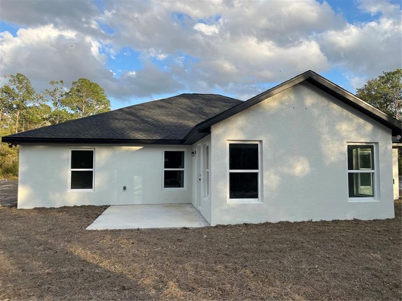 Exterior details and patio area of a home in , Ocklawaha (Image 16).