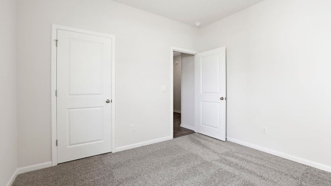 Spacious, unfurnished interior of a new home in Woodglen, Piedmont (Image 17).