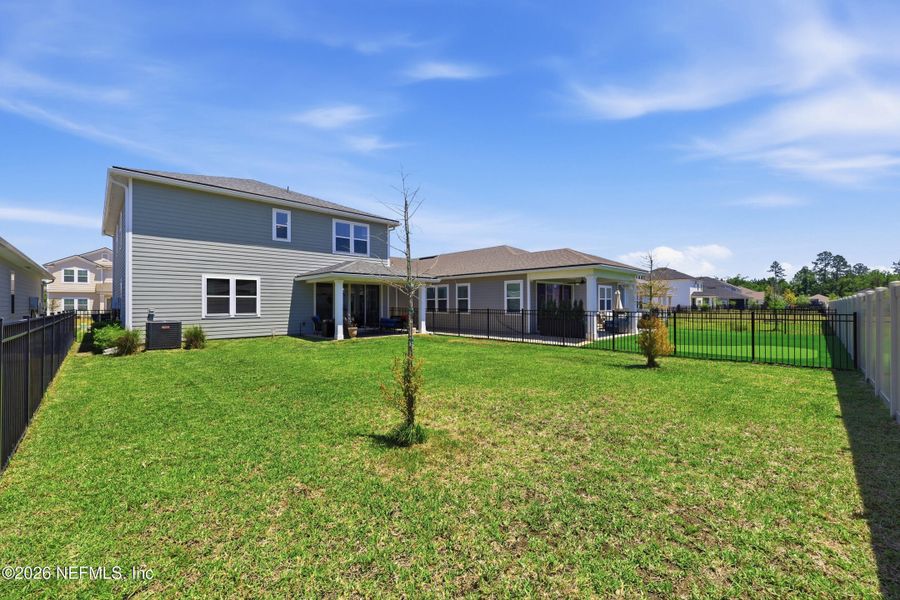 Exterior details and patio area of a home in Tributary, Yulee (Image 3).