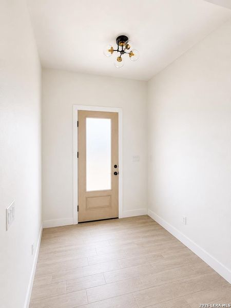 Spacious, unfurnished interior of a new home in , Eagle Pass (Image 8).