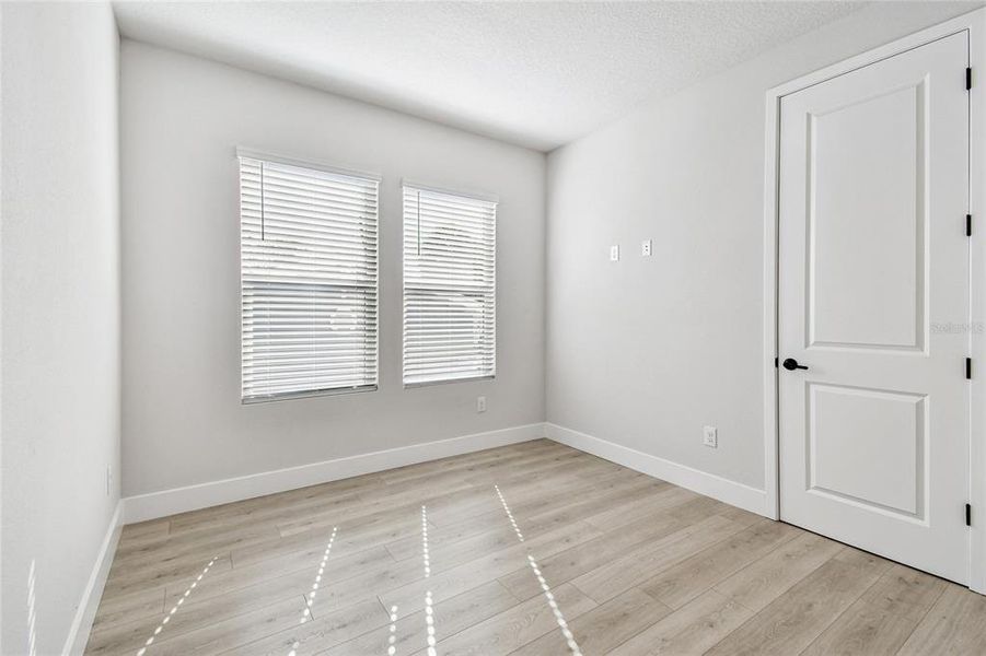Spacious, unfurnished interior of a new home in , Tampa (Image 12).