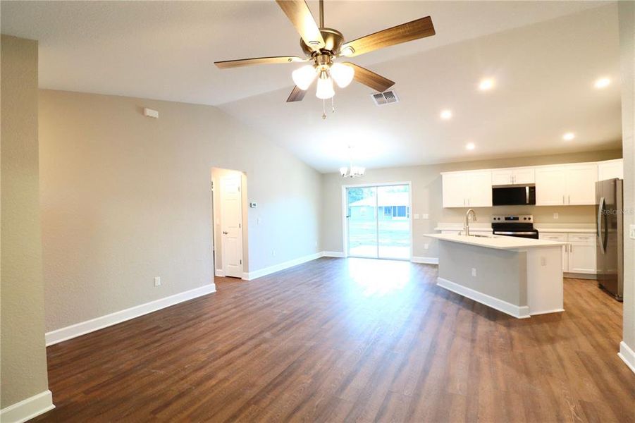 Spacious, unfurnished interior of a new home in , Summerfield (Image 11).