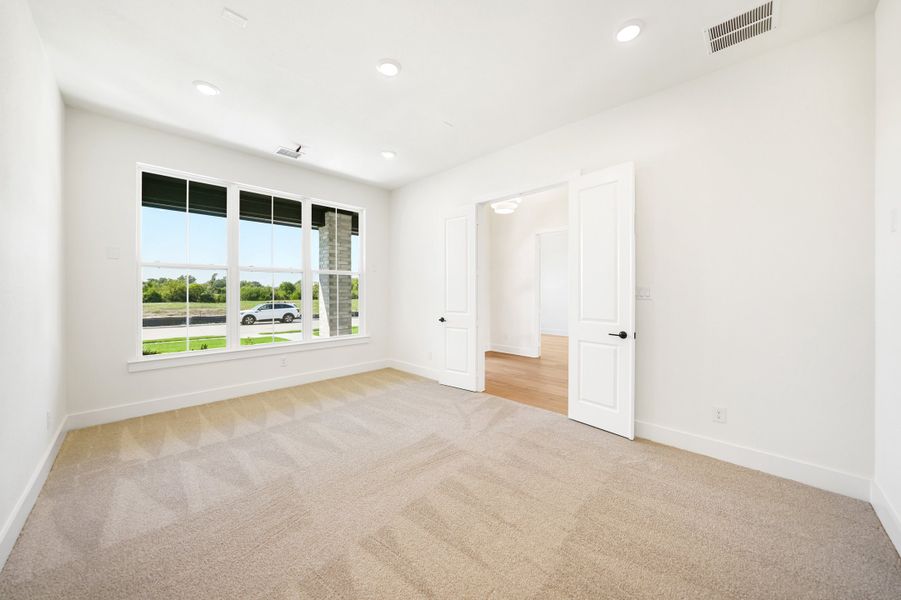 Spacious, unfurnished interior of a new home in Winding Creek, Rockwall (Image 22).