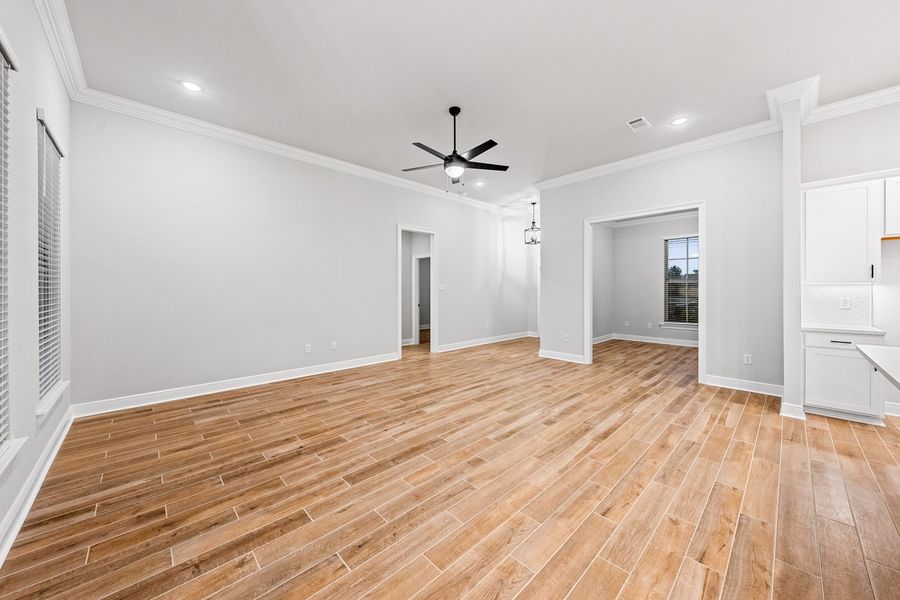 Spacious, unfurnished interior of a new home in Starburst at Hammock Bay, Freeport (Image 14).