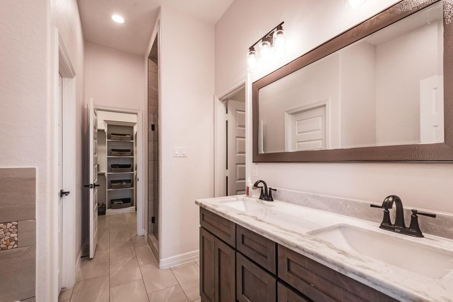 Furnished interior view inside a new home in , Anahuac (Image 27).