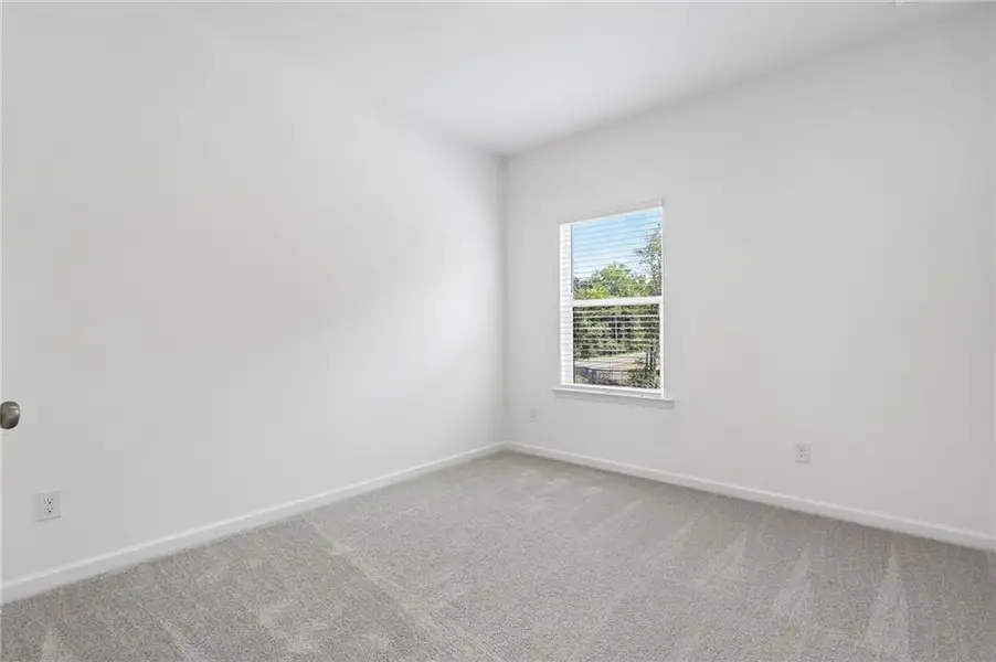 Spacious, unfurnished interior of a new home in Alder Creek, Cumming (Image 35).