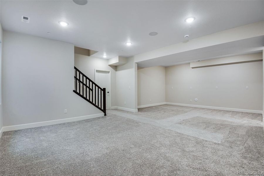 Spacious, unfurnished interior of a new home in Reunion Ridge, Commerce City (Image 35).
