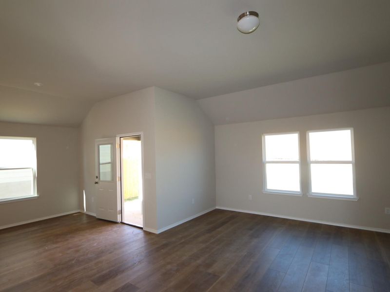 Spacious, unfurnished interior of a new home in Cascades at Onion Creek, Austin (Image 13).