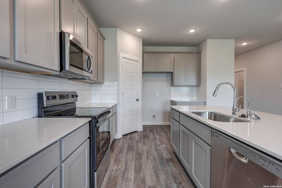 Furnished interior view inside a new home in Hiddenbrooke, Seguin (Image 3).