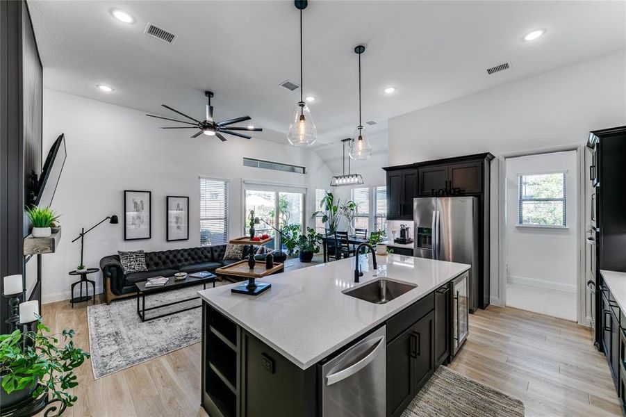 Kitchen with a large island, flooded with sunlight and appliances with stainless steel finishes