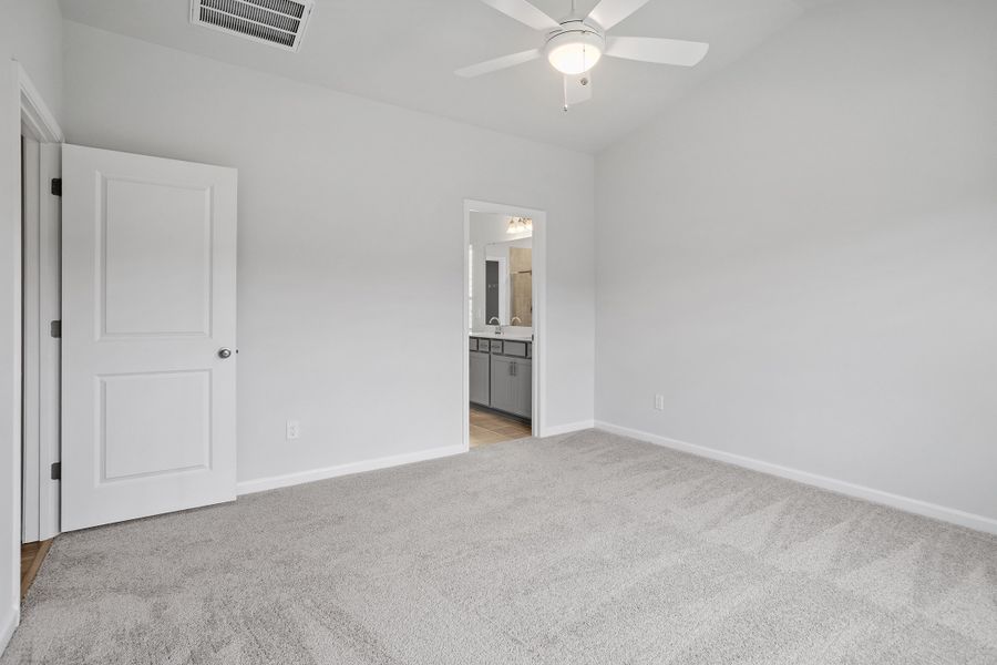 Spacious, unfurnished interior of a new home in Ovation at Sweetbrier, Durham (Image 19).
