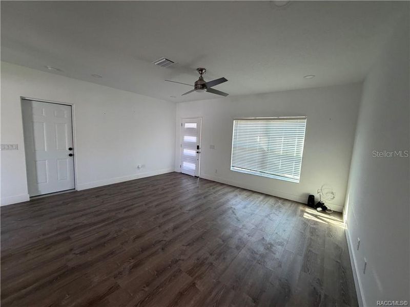 Spacious, unfurnished interior of a new home in , Citrus Springs (Image 23).