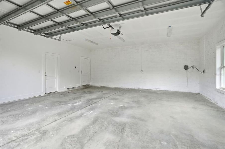 Spacious, unfurnished interior of a new home in , Webster (Image 44).
