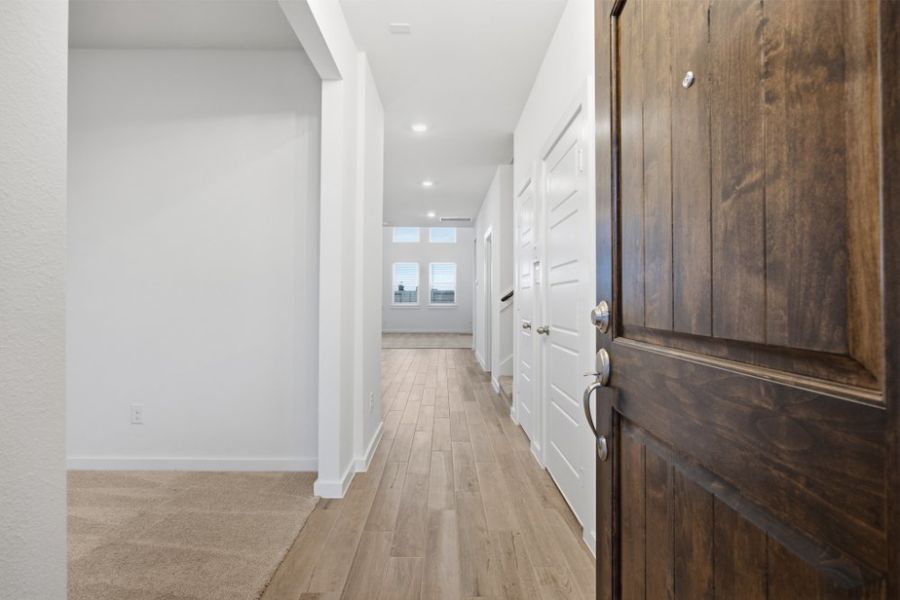 Representative unfurnished interior of a home built from the Nathan 2833HS3CG by Saratoga Homes in Creekhaven, Iowa Colony (Image 11). Representative unfurnished interior of a home built from the Nathan 2833HS3CG by Saratoga Homes in Creekhaven, Iowa Colony (Image 11).