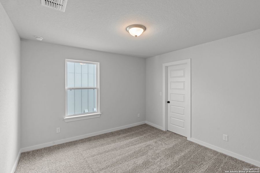 Spacious, unfurnished interior of a new home in Weltner Farms 50’s, New Braunfels (Image 30).