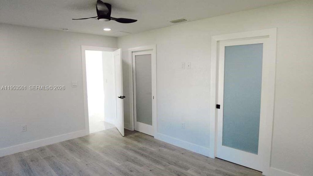 Spacious, unfurnished interior of a new home in , Sebring (Image 14).