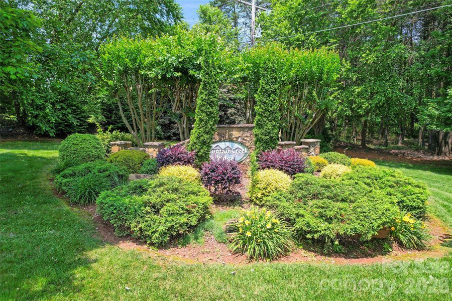 Mountain Creek Development is 1 mile approx from 600 acre park