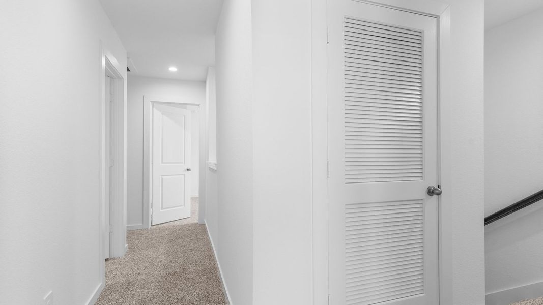 Spacious, unfurnished interior of a new home in Murphy Village, Missouri City (Image 19).