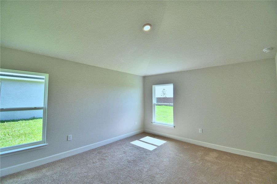 Spacious, unfurnished interior of a new home in Lake Juliana Estates, Auburndale (Image 21).