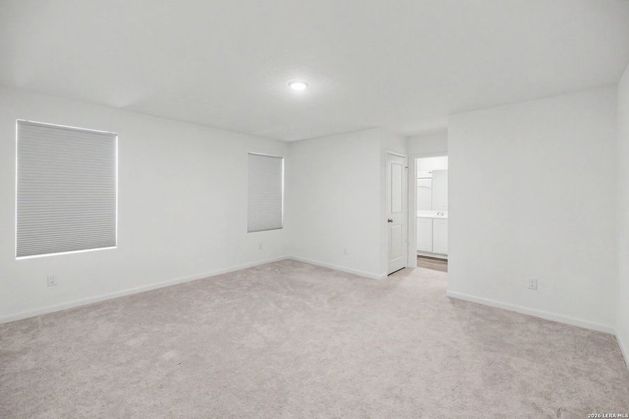 Spacious, unfurnished interior of a new home in Hennersby Hollow, San Antonio (Image 24).