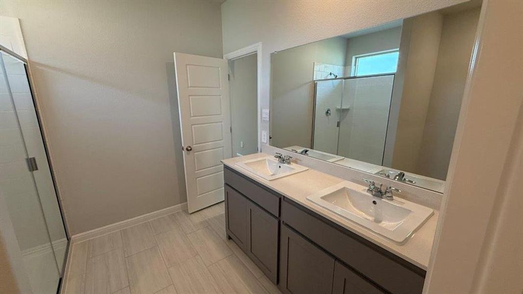 Furnished interior view inside a new home in Saratoga, Granbury (Image 5).