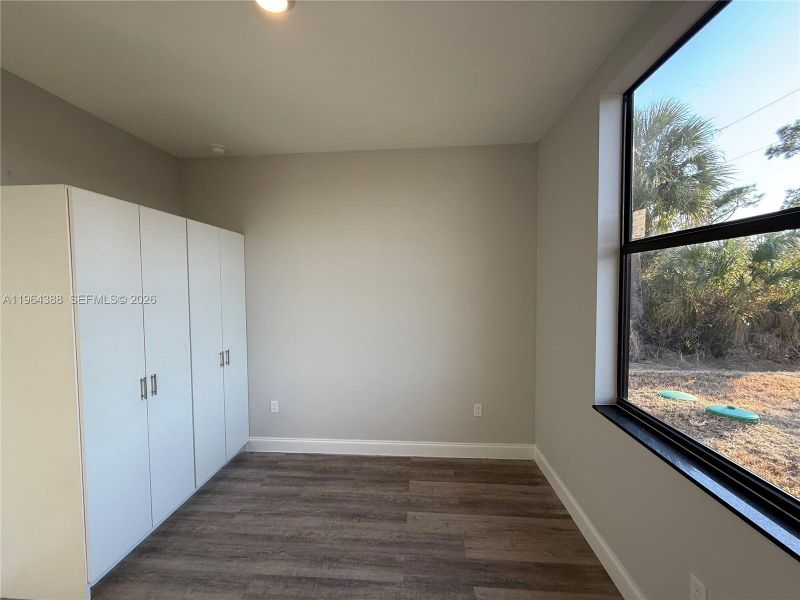 Spacious, unfurnished interior of a new home in , Lehigh Acres (Image 10).