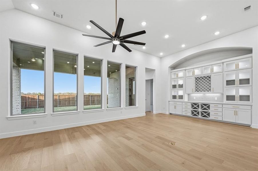 Spacious, unfurnished interior of a new home in Saddle Star Estates, Rockwall (Image 14). Spacious, unfurnished interior of a new home in Saddle Star Estates, Rockwall (Image 14).