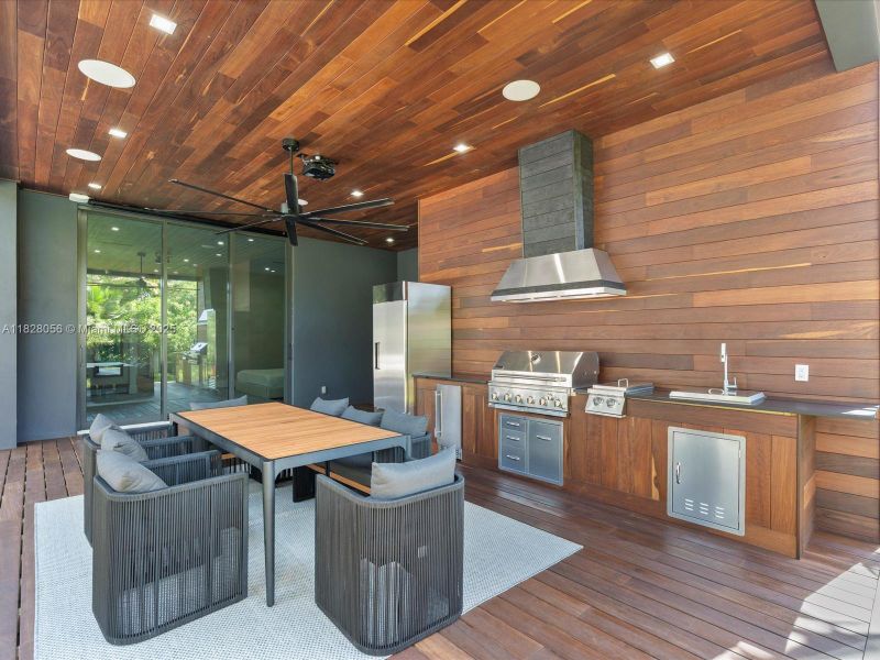 Exterior details and patio area of a home in , Miami (Image 31).