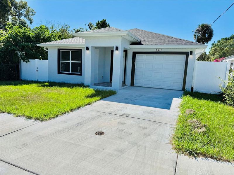 Exterior details and patio area of a home in , Tampa (Image 15).