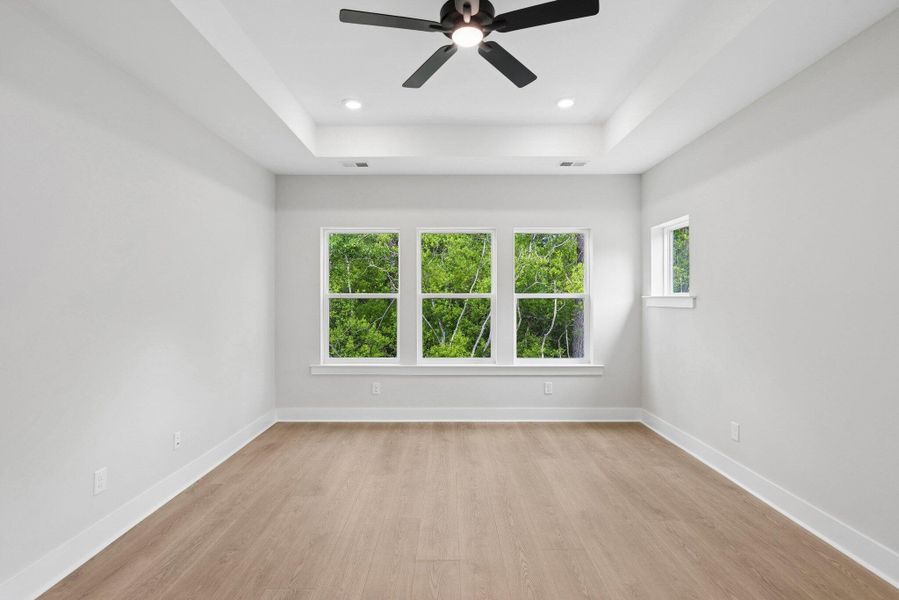 Spacious, unfurnished interior of a new home in Hidden Ponds Reserve, Awendaw (Image 20).