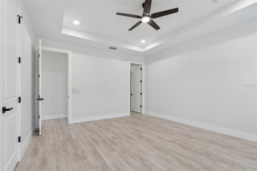 Spacious, unfurnished interior of a new home in , Tampa (Image 53).