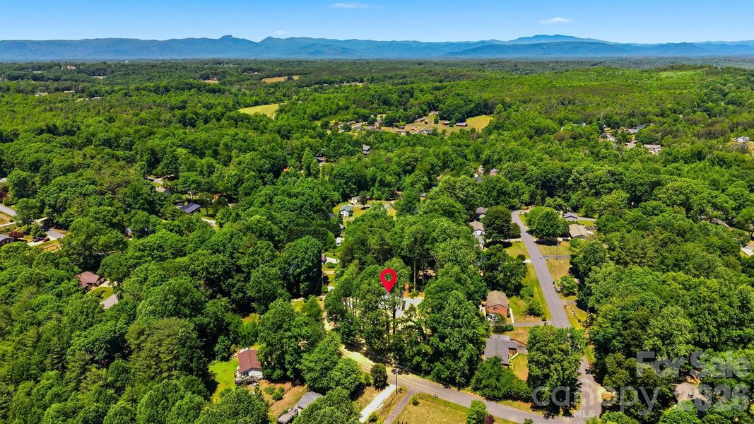 Natural landscape and outdoor views near in Morganton (Image 35). Natural landscape and outdoor views near in Morganton (Image 35).