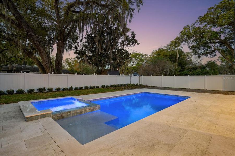 Exterior details and patio area of a home in College Park, Orlando (Image 31).
