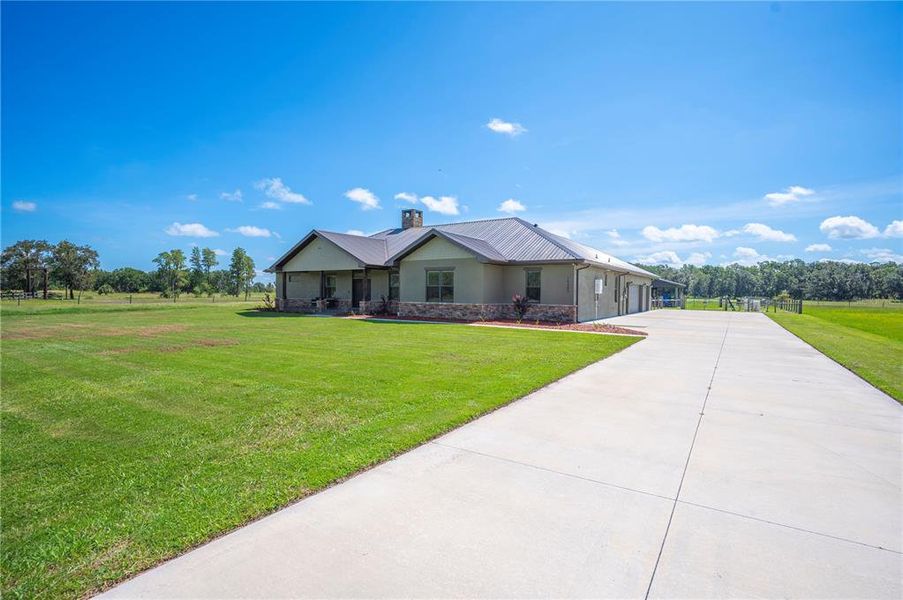 Front exterior of a new home in , Lakeland, FL, highlighting curb appeal (Image 19).