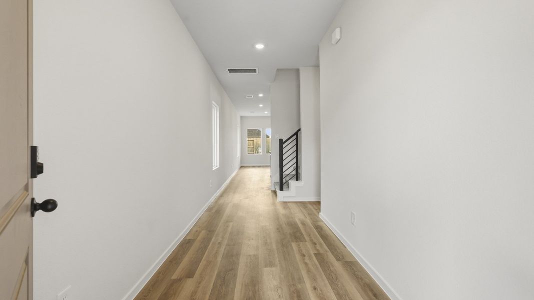 Spacious, unfurnished interior of a new home in Cypress Green, Tomball (Image 22).
