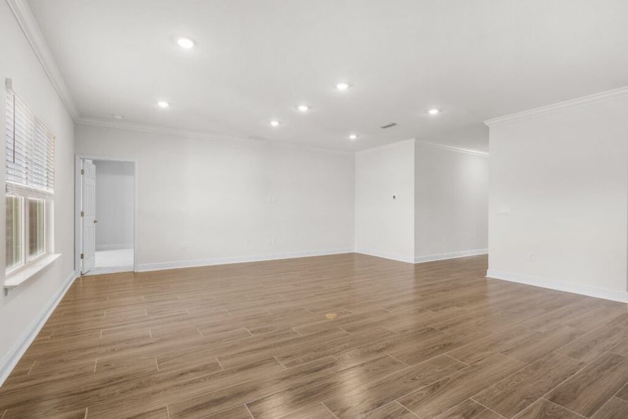 Spacious, unfurnished interior of a new home in Lake Merial, Panama City (Image 19).