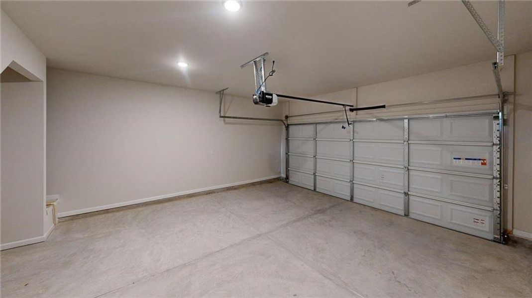 Spacious, unfurnished interior of a new home in Sandtown Falls, South Fulton (Image 11).